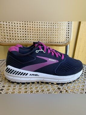 Brooks Ariel 20 Women’s Size 6 Wide Navy Pink Running Walking Stability Shoes